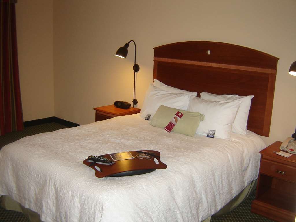 Hampton Inn By Hilton מונטרוז חדר תמונה